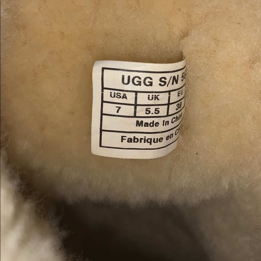 Cream colored UGGS - Picture 4 of 4